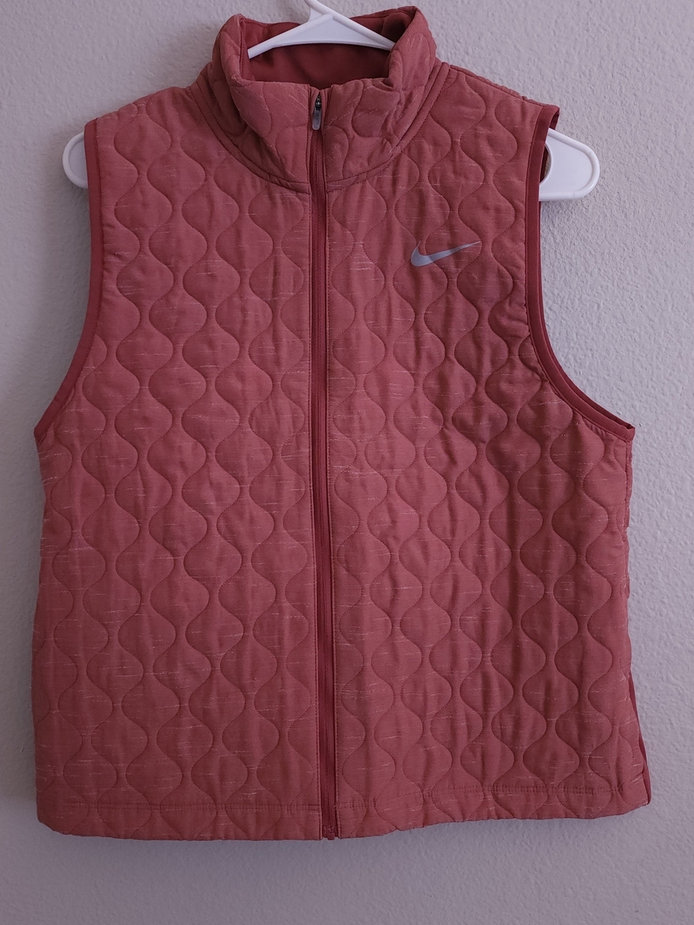 Nike AeroLayer Running Vest Women's Medium Quilted Insulated Berry Pink Full Zip